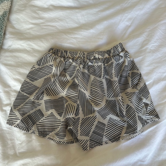 Patterned flowey short - Picture 2 of 2